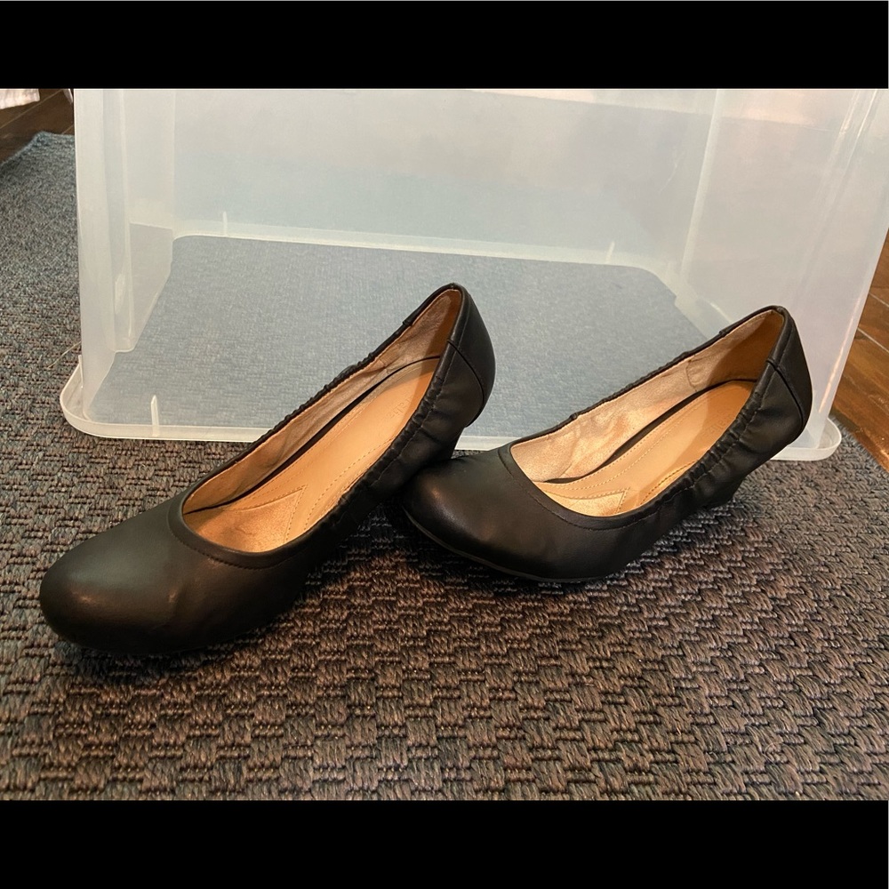 Naturalizer wedges 9.5.  Excellent condition.